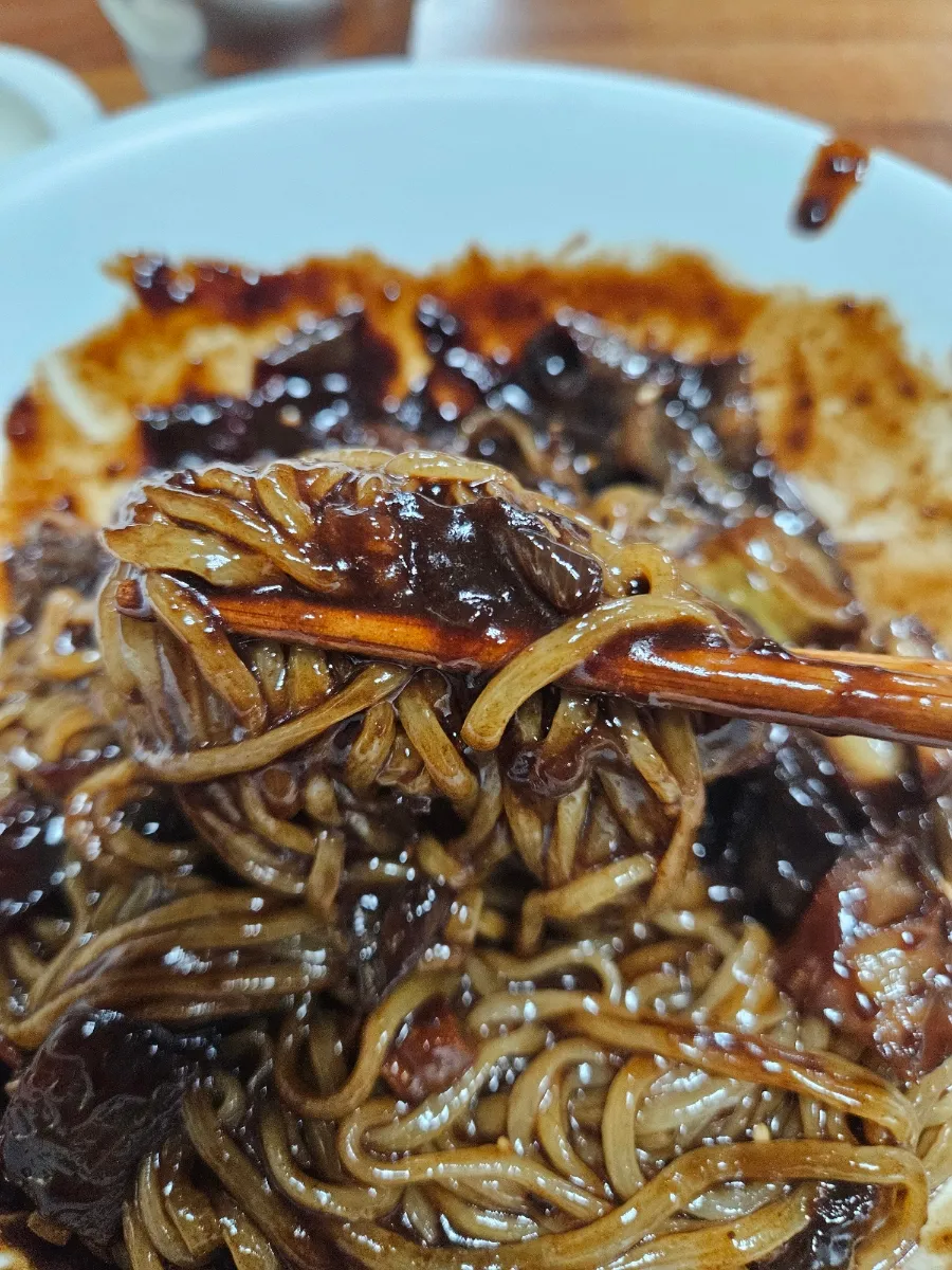 홍춘각 사진 1
